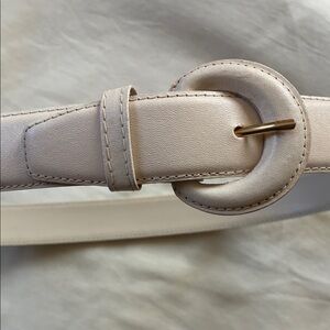Vintage Newmark 80s Cream Leather Belt with Gold Buckle (S/M 33in)